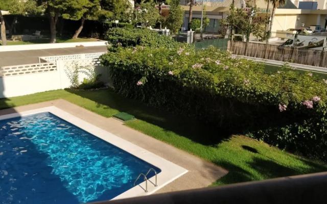 New San Juan beach apartment with AC
