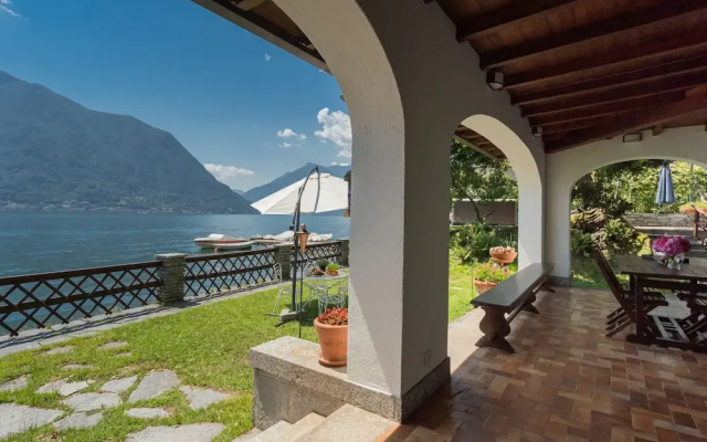 Villa Bianca - Front Lake Pool