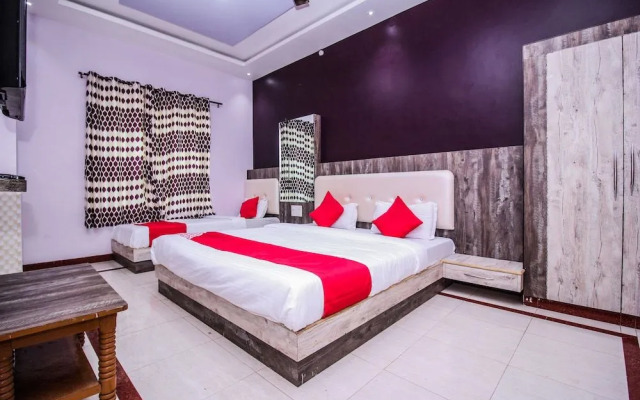 OYO 16129 Hotel Taj Palace