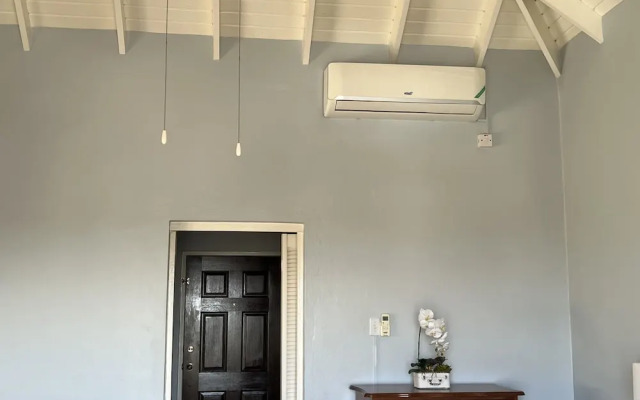 Studio Chateau - Manor Park, Kingston 8