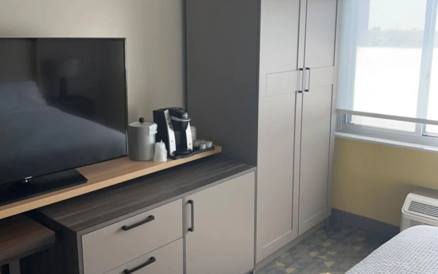 Holiday Inn Chicago  Midway Airport S by IHG