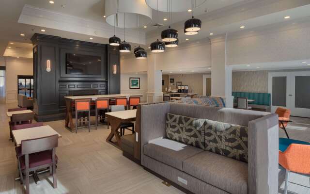 Hampton Inn & Suites Asheville Airport