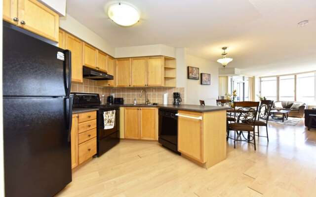 Sarkar Suites - 3888 Duke of York Blvd