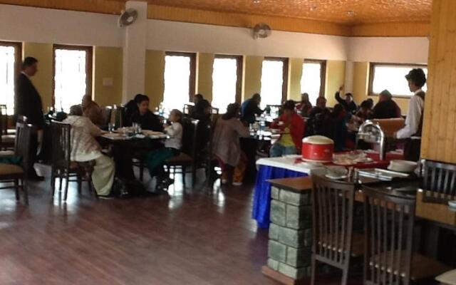 Hotel Pine Spring Srinagar Nowgam