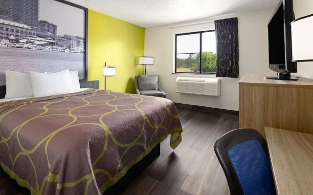 Super 8 by Wyndham South Boston VA