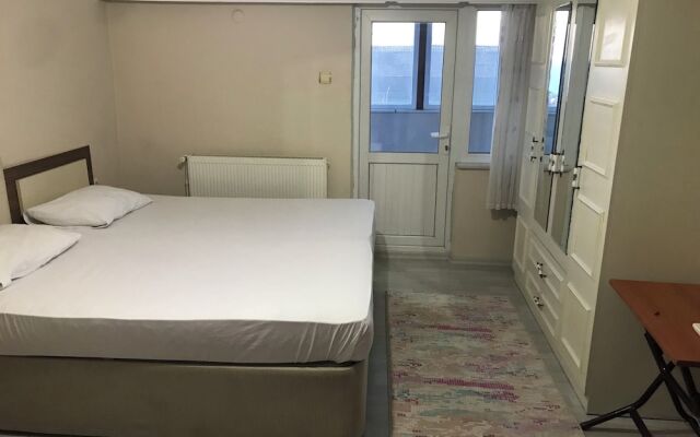 Karabina Green Apart