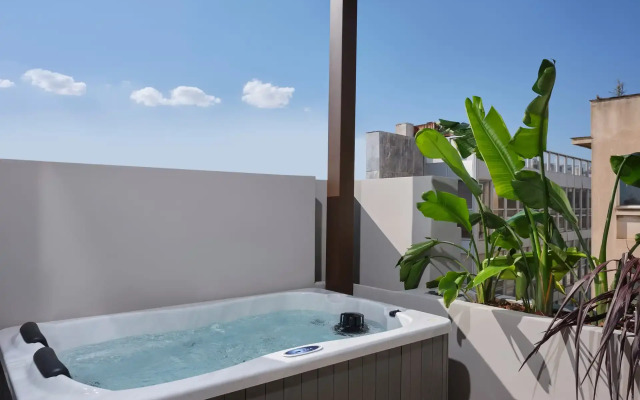 Nur Edge Aparthotel - Acropolis Skyline