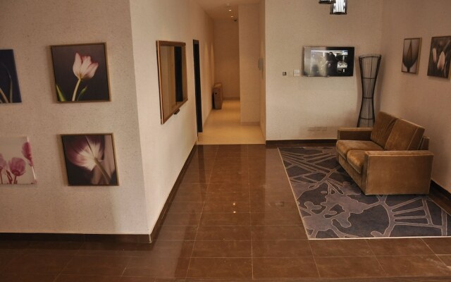 Golden Tulip Oniru Suites