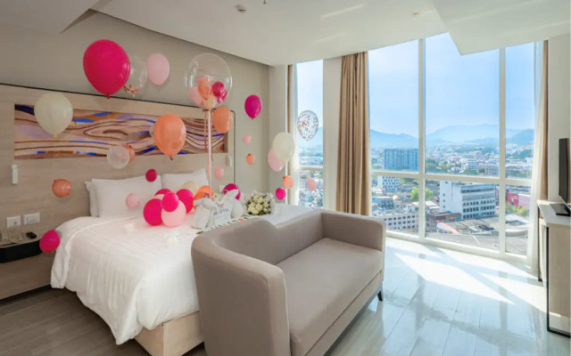 Novotel Phuket City Phokeethra Hotel