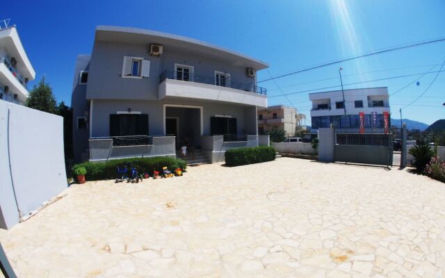 Tiku's Apartments