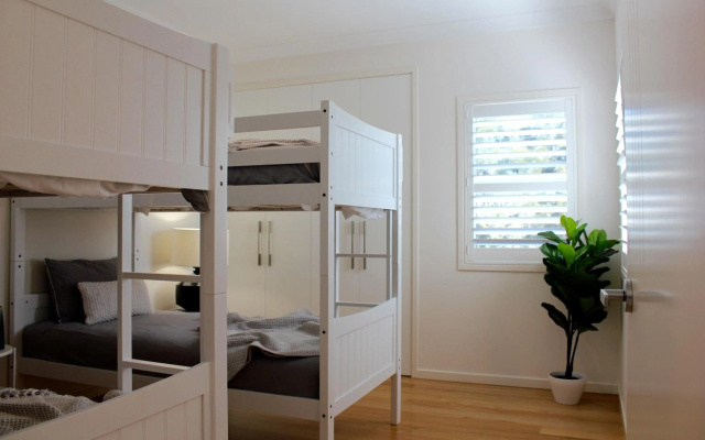 Ayada Villa - Pet Friendly - 1 Min to Beach – Guest Rooms – Culburra Beach