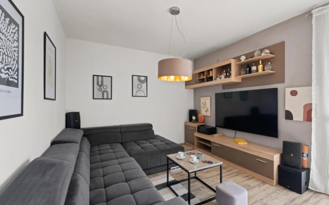 Premium Apartment With Patio