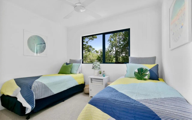 Sunny and spacious Sunshine Beach