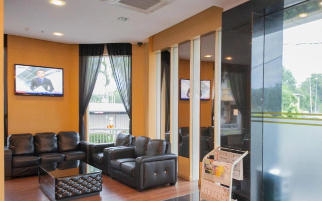 OYO Rooms Bundusan Commercial Centre