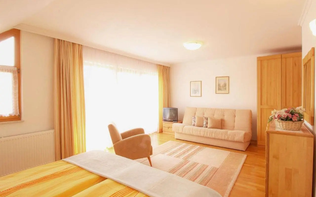 Apartments Mira