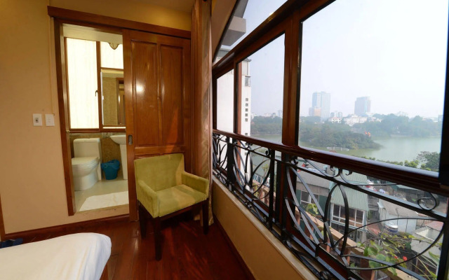 Artisan Lakeview Hotel