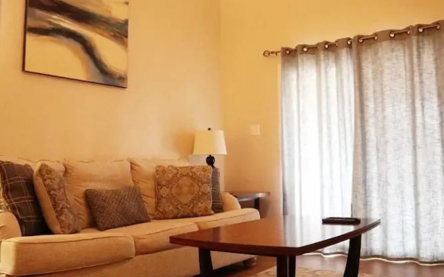 Paraquet Apartments