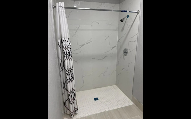 Crystal Inn 249 North