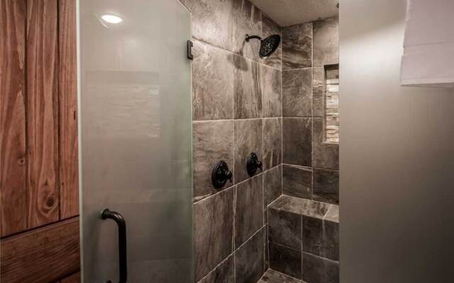 Lucky Bear Lodge - Three Bedroom Cabin