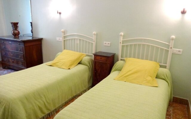 House With 5 Bedrooms in Robiac-rochessadoule, With Enclosed Garden