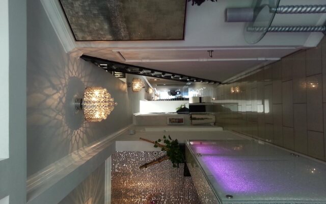 Hollywood VIP Hotel