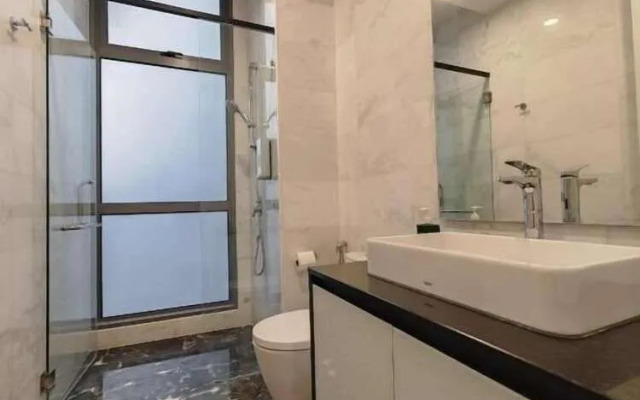 Royce Residence by uBook