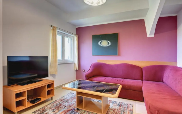 Peaceful Apartment in Pula With Swimming Pool