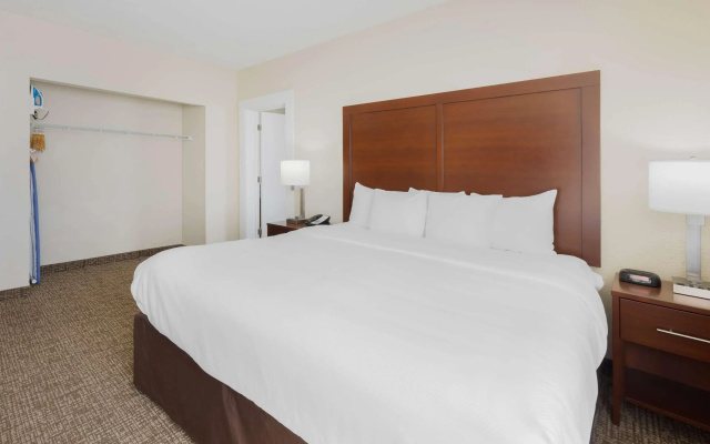 Comfort Inn & Suites Wichita Northeast