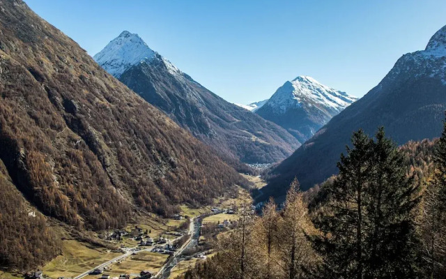 Waldhotel Fletschhorn - Panoramic Retreat in Saas Fee