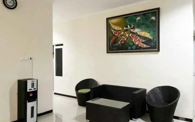 RedDoorz Syariah Nanna Homestay Near Dino Park