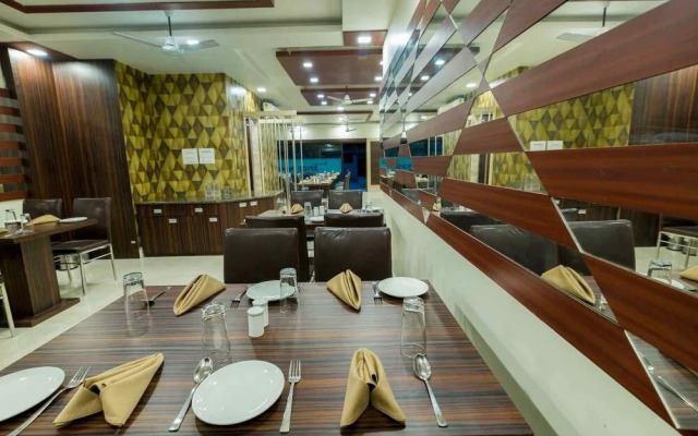 OYO 6709 Hotel L N International