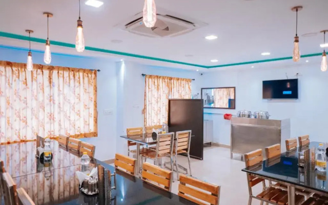 Rd Hotel by OYO Rooms