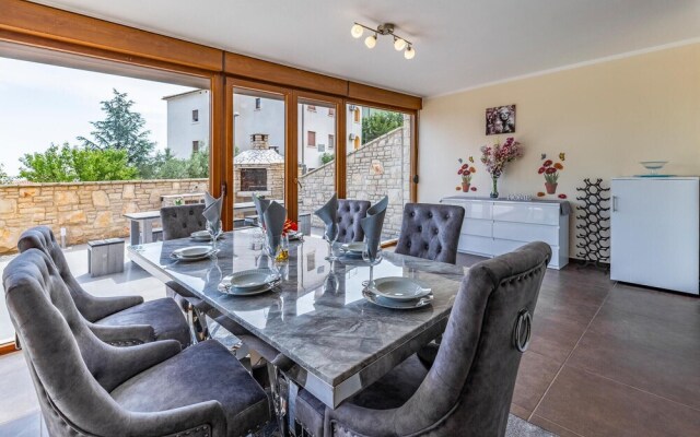 Awesome Home in Liznjan With Wifi and 2 Bedrooms