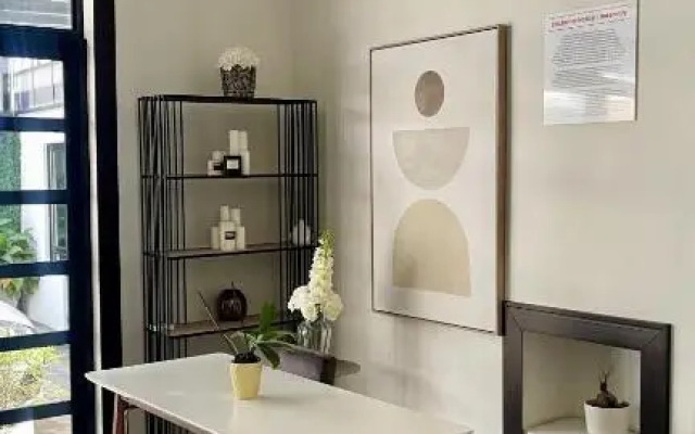 Zet on 9th Avenue (Adults Only)