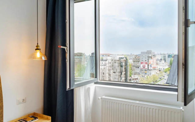 Sunny 2BR Flat - Top Location - Amazing Balcony