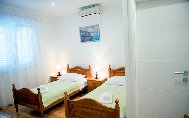 Room Robi - 50m from beach R3 Podstrana, Riviera Split