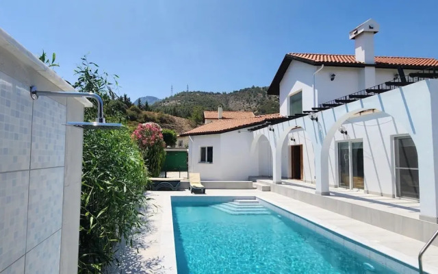 Beautiful Villa Within Easy Distance to Attraction