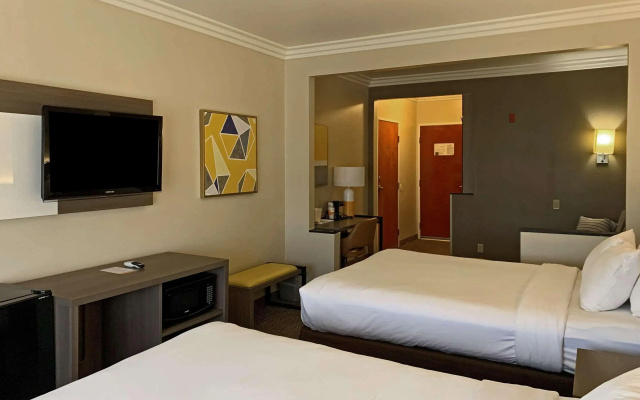 Comfort Suites Oceanside Camp Pendleton Area