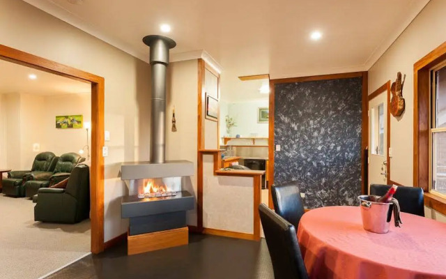 Artisan Spa Views B&B and Cottage