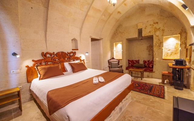 Canyon Cave Hotel