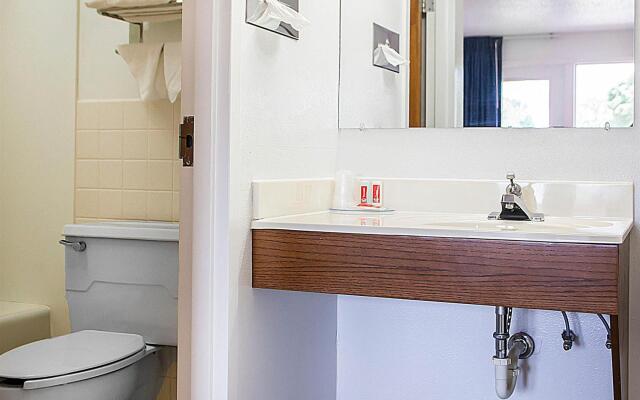 Econo Lodge West Liberty