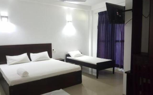 Thilini Holiday Inn