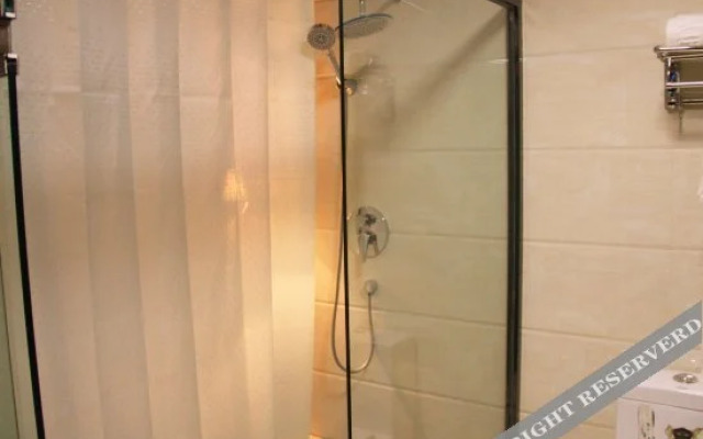 Yixuanju Business Hotel