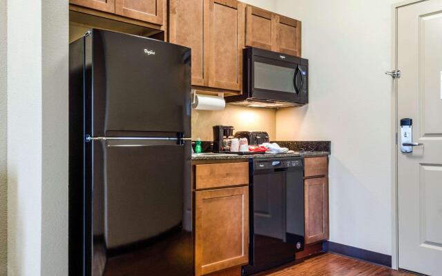 MainStay Suites Hackberry Sportsman's Lodge