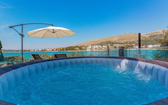 Amazing Home in Grebastica With Wifi and 4 Bedrooms