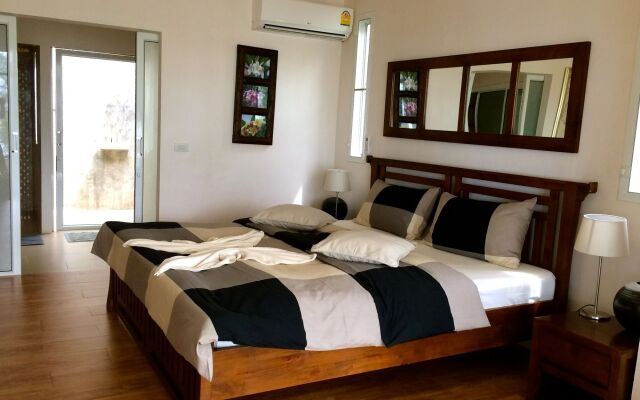 Koh Mak Ao Kao White Sand Beach
