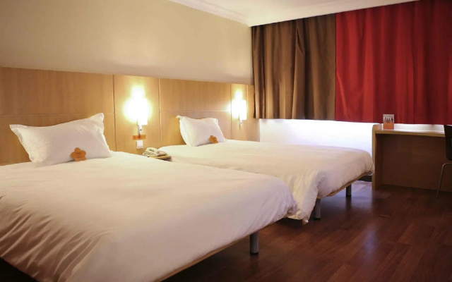 Ibis Tianjin Railway Station Hotel – Guest Rooms – Tianjin