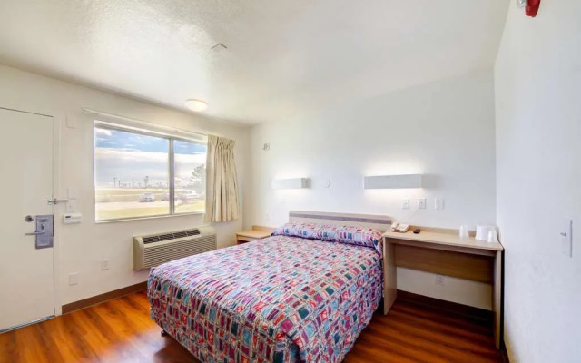 6 Tulsa West Motel