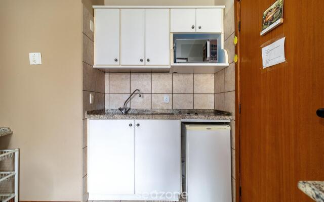 Apt c/ Varanda in Condominio Pe na Areia Iho127