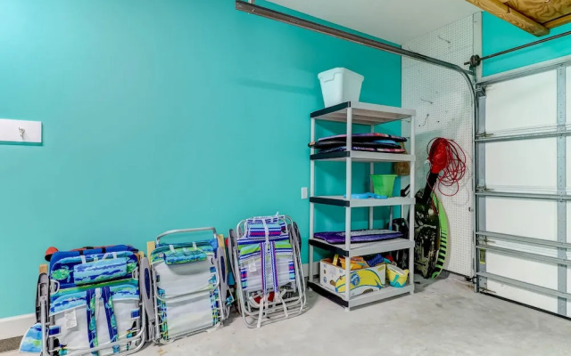 Pet Friendly Condo with Private Parking and Elevator by RedAwning